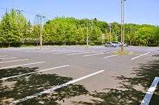 市川市斎場、大駐車場